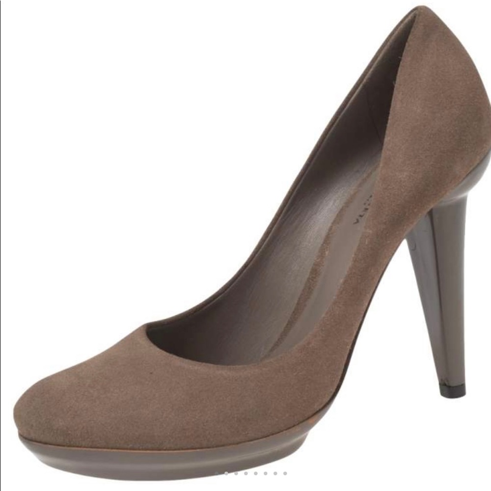 Like new Bottega Veneta brown suede heels